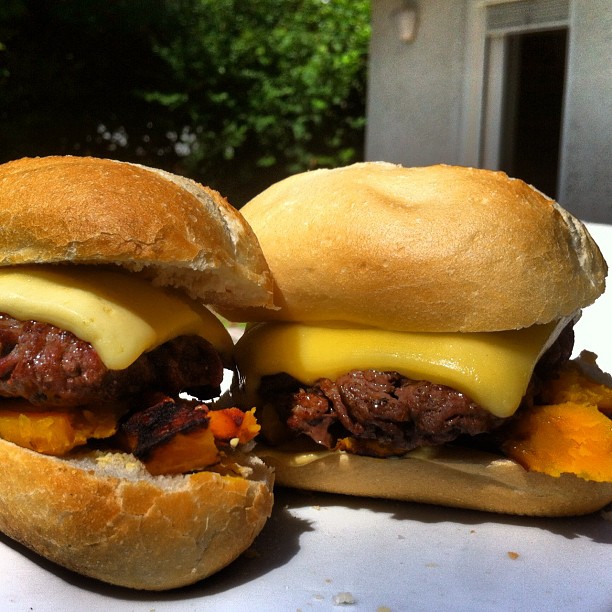 Cheeseburgers with grilled pumpkin