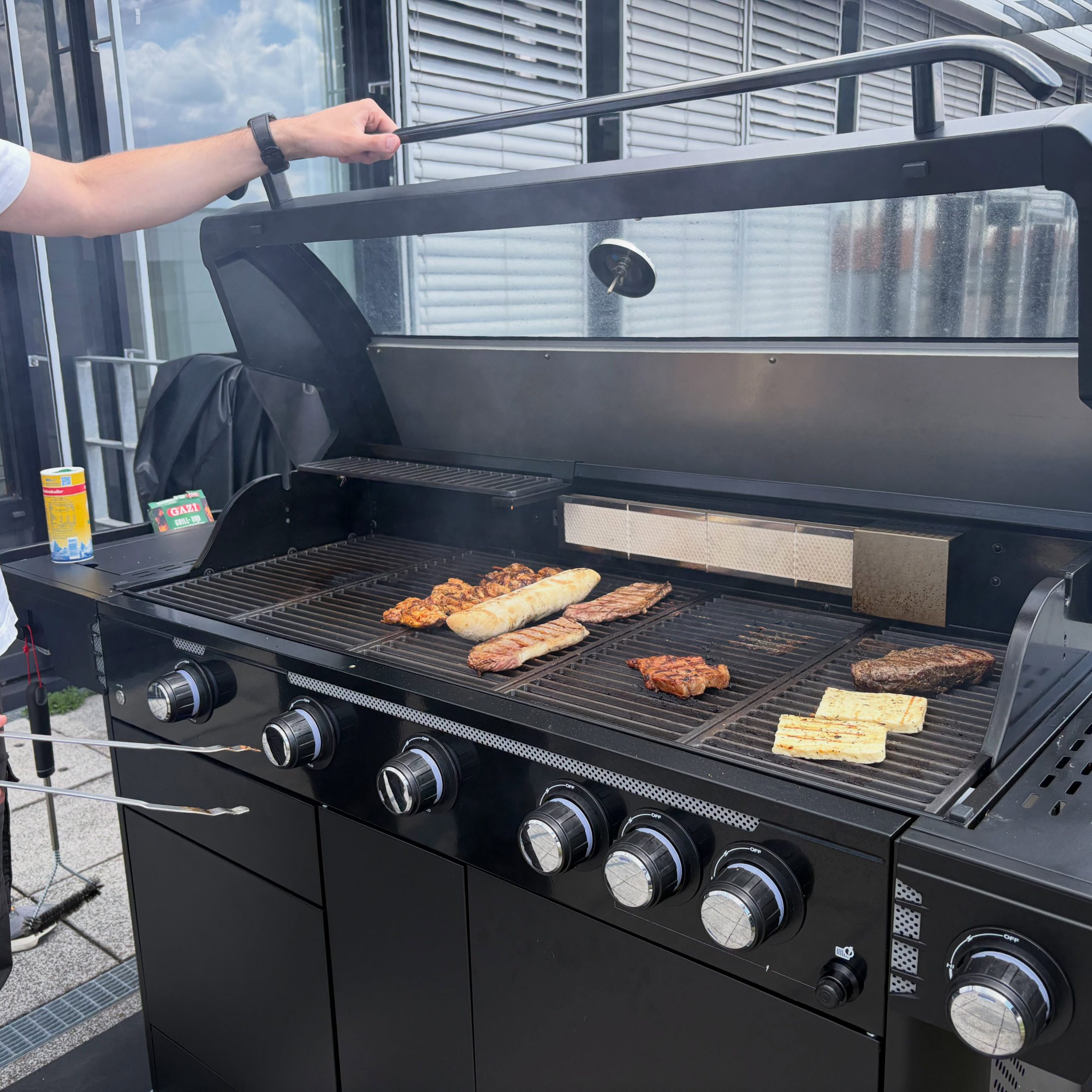 Bring your own lunch on the @carfaxeurope terrace